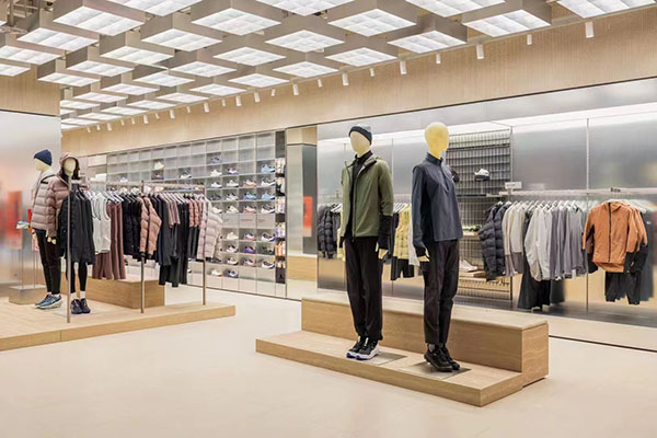 Display props for retail stores