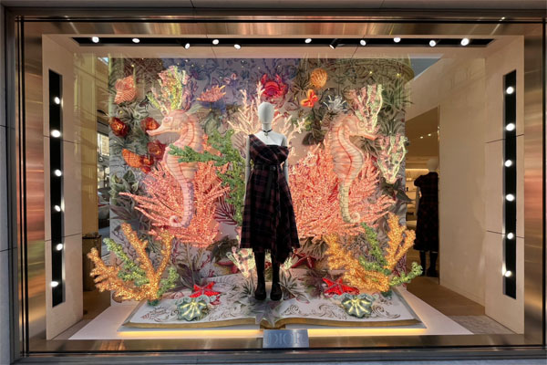 DIOR F24 XMAS WOMEN WINDOW DISPLAY (1)改