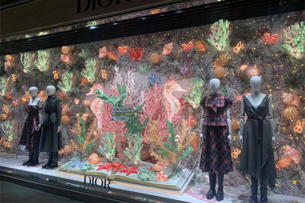 DIOR F24 XMAS WOMEN WINDOW DISPLAY (2)改